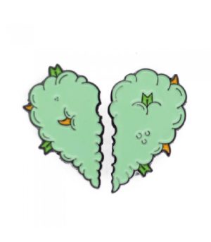 Pin Amor High esmaltado metálico con doble broche de sujeción.