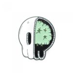 Pin Highskulls 2 Hightrip con diseño de calavera chill y broche doble.