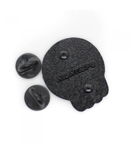 Pin Highskulls 2 Hightrip con diseño de calavera chill y broche doble.