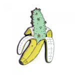 Pin Bannanabis Hightrip esmaltado, colorido y con doble broche.