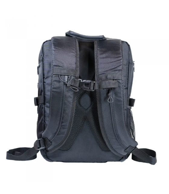 Mochila Ozeta Slim negra, perfil delgado, acolchada y urbana. Ideal para llevar lo esencial con estilo y protección.