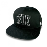 Gorra negra SFDK modelo Player con visera plana y bordado frontal.